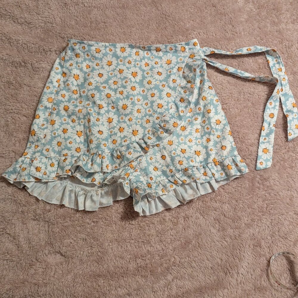 Shein Daisy-print Wrap Mini Skort, Size L